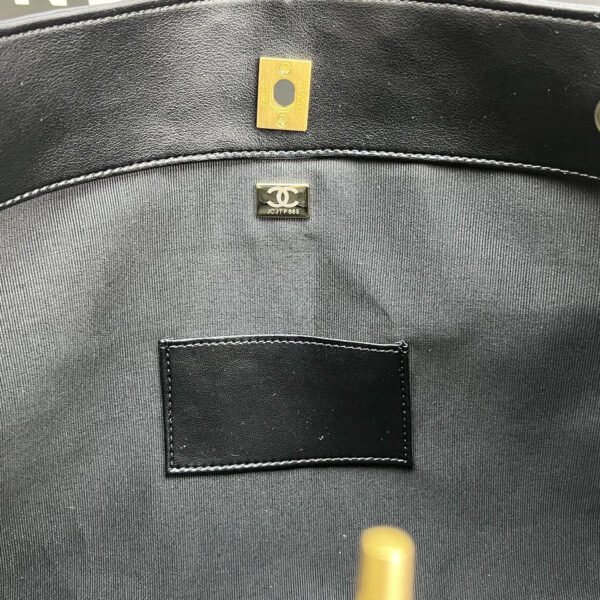 CHANEL 25A Diamond Tote Bag