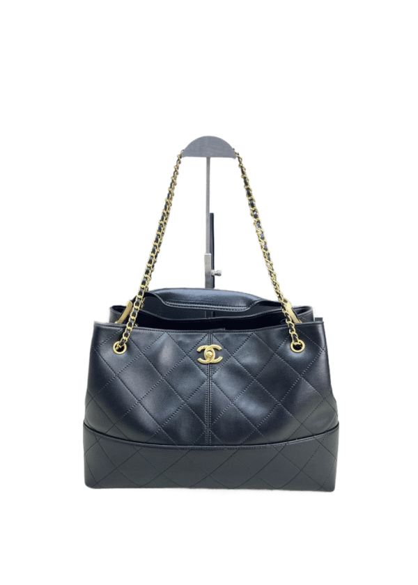 CHANEL 25A Diamond Tote Bag
