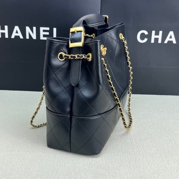 CHANEL 25A Diamond Tote Bag
