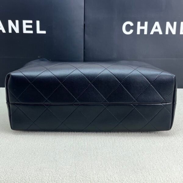 CHANEL 25A Diamond Tote Bag