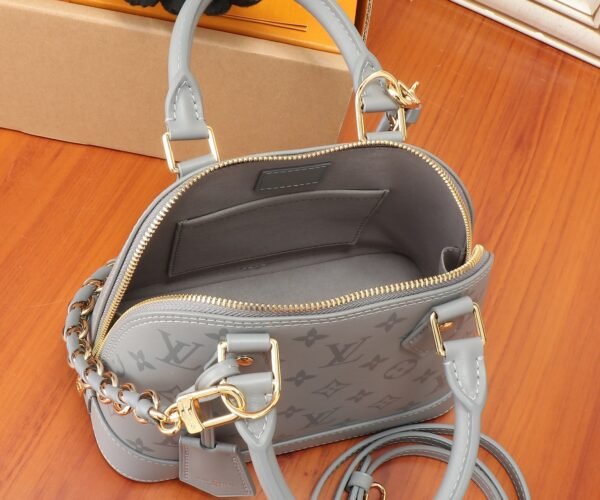 M12561 (6) LOUIS VUITTON Alma BB