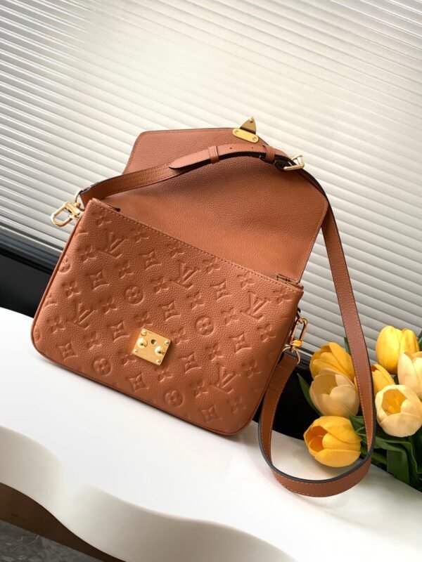 LOUIS VUITTON Pochette Métis