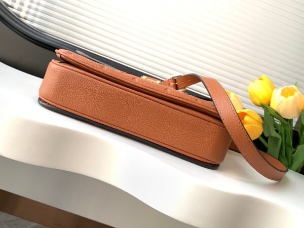 LOUIS VUITTON Pochette Métis