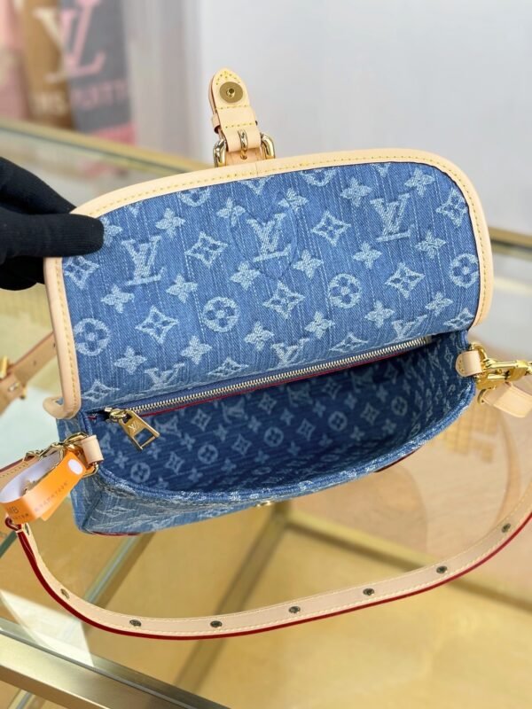 M13070 (1) LOUIS VUITTON Diane