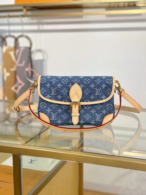 M13070 (3) LOUIS VUITTON Diane