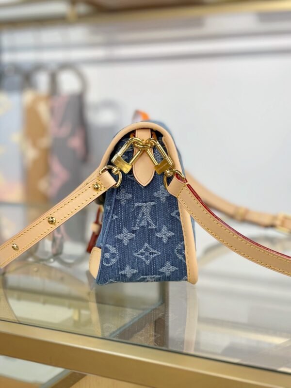 M13070 (4) LOUIS VUITTON Diane