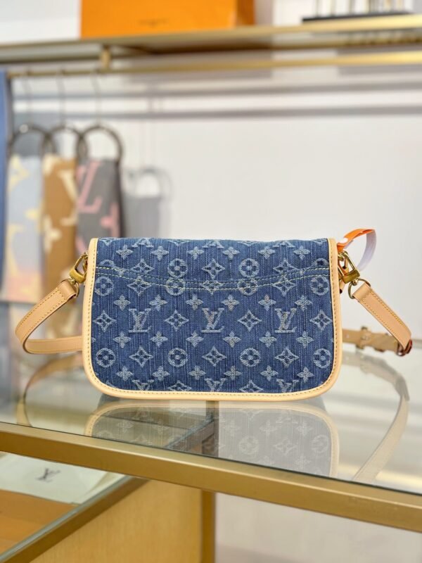 M13070 (5) LOUIS VUITTON Diane