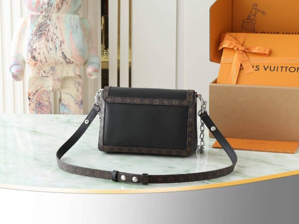 LOUIS VUITTON Dauphine Soft Vibe MM M13450