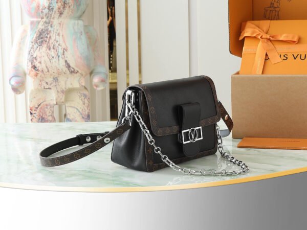 LOUIS VUITTON Dauphine Soft Vibe MM M13450