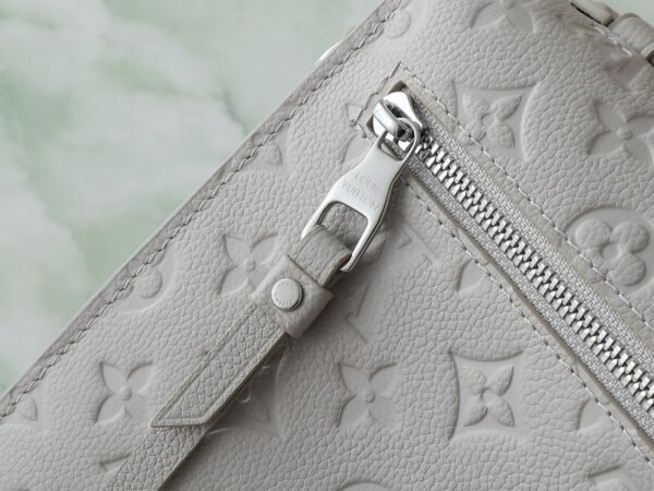 LOUIS VUITTON Pochette Métis m13481