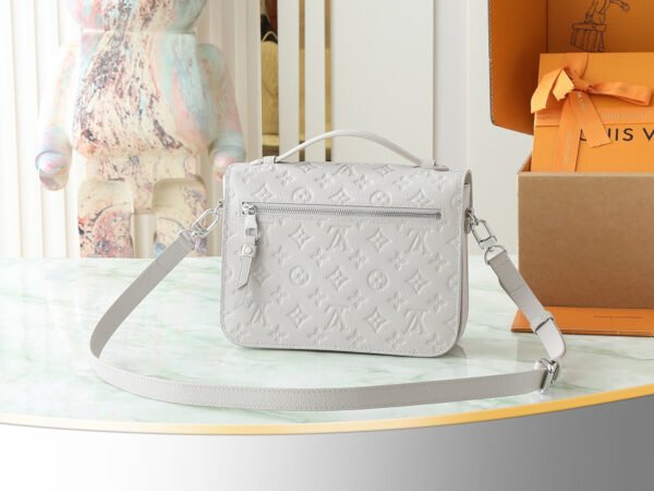 LOUIS VUITTON Pochette Métis m13481