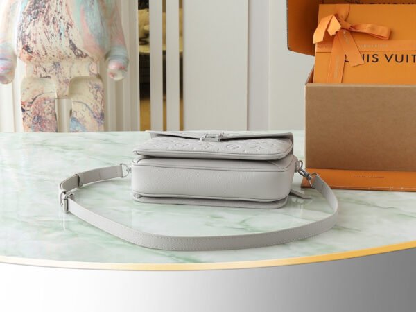 LOUIS VUITTON Pochette Métis m13481