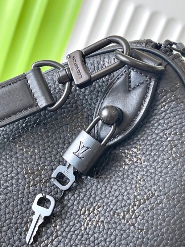 LOUIS VUITTON Speedy P9 Bandoulière 30