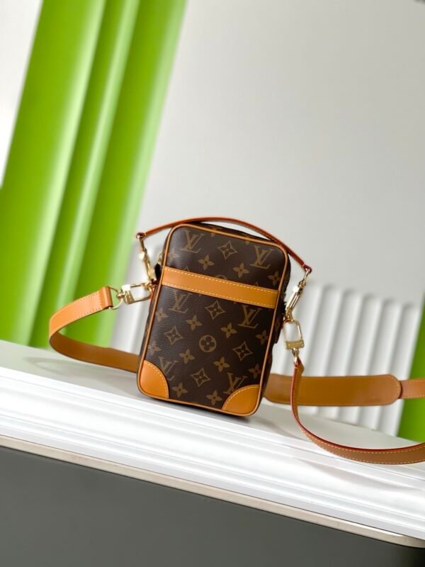 LOUIS VUITTON Danube M14013
