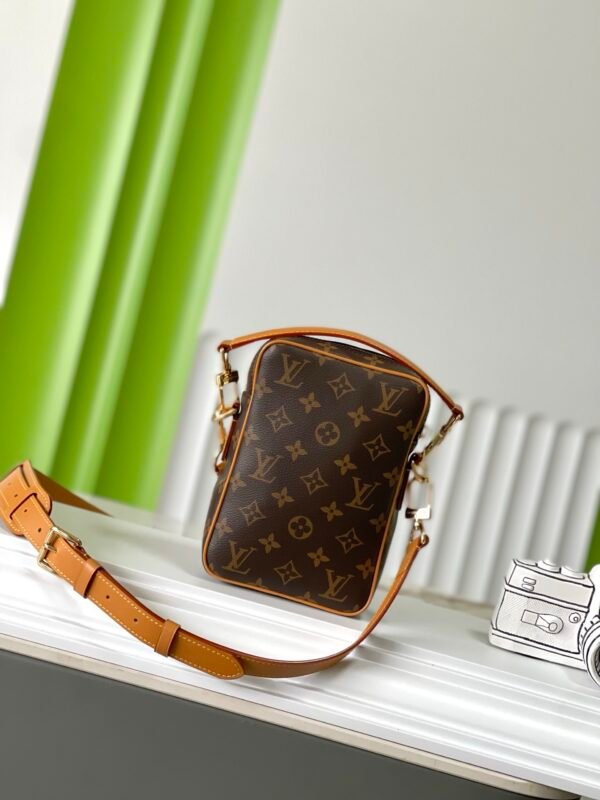 LOUIS VUITTON Danube M14013