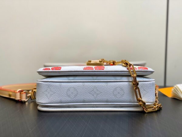 M14231 (3) LV x TM Pochette Métis East West M14231