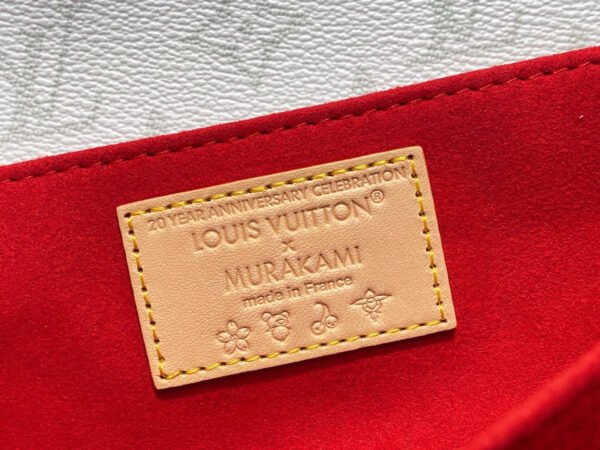 M14231 (4) LV x TM Pochette Métis East West M14231