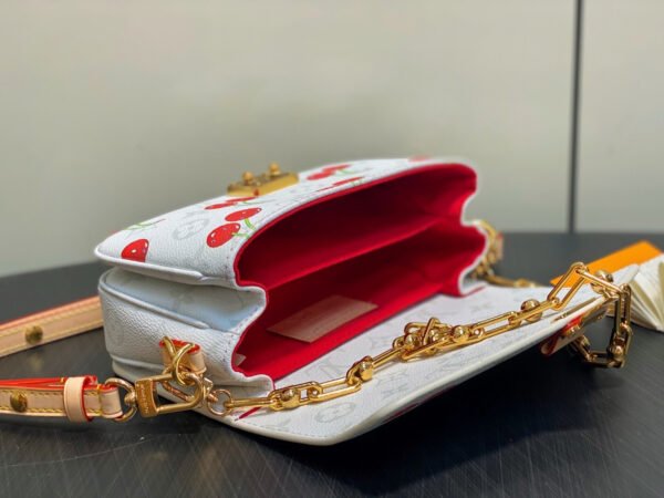 M14231 (7) LV x TM Pochette Métis East West M14231