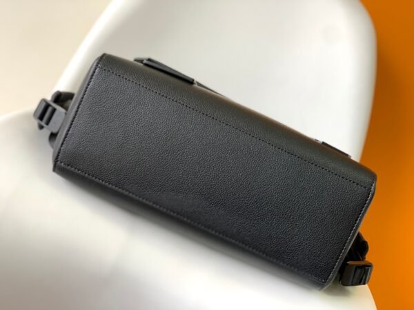 M21367 (5) LOUIS VUITTON Fastline Backpack M21367