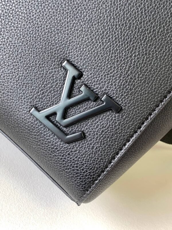 M21367 (6) LOUIS VUITTON Fastline Backpack M21367