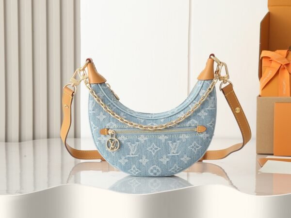 M24846 (1) LOUIS VUITTON Loop M24846