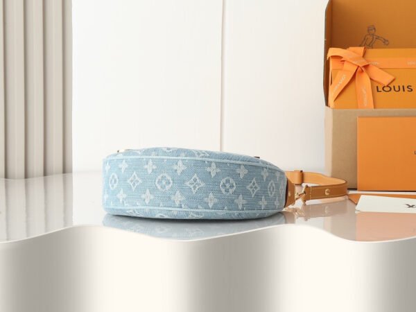 M24846 (2) LOUIS VUITTON Loop M24846