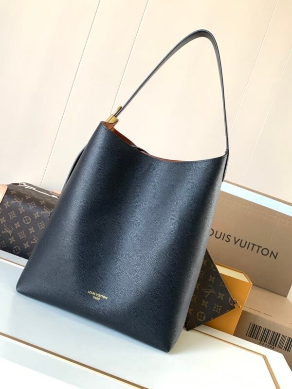 M24856 (2) LOUIS VUITTON Low Key Hobo MM