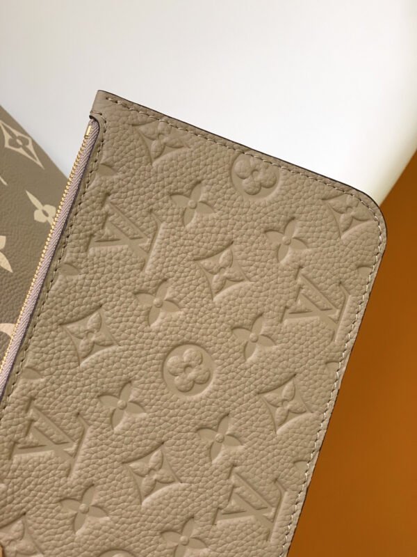 LOUIS VUITTON Loop Hobo