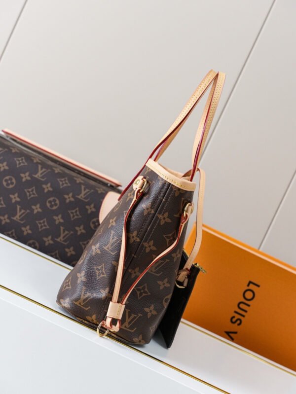 LOUIS VUITTON Neverfull PM