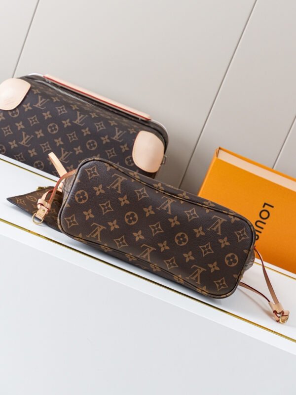 LOUIS VUITTON Neverfull PM
