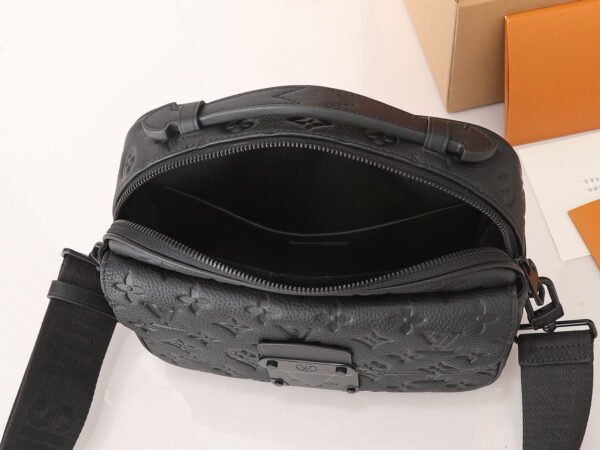 LOUIS VUITTON S Lock Messenger M58489