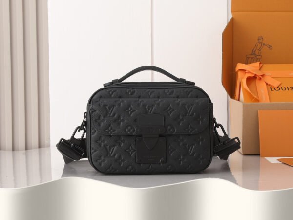 LOUIS VUITTON S Lock Messenger M58489