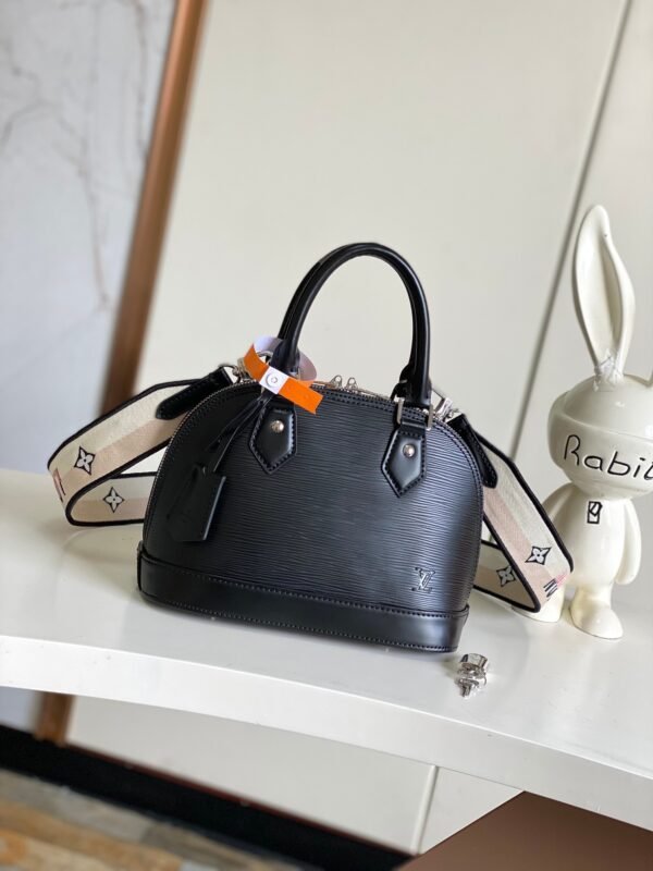 LOUIS VUITTON Alma BB