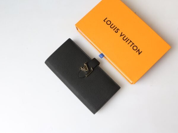 LOUIS VUITTON Vertical Wallet M81330