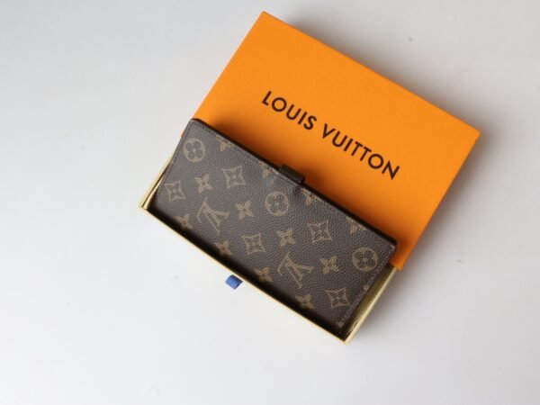 LOUIS VUITTON Vertical Wallet M81367