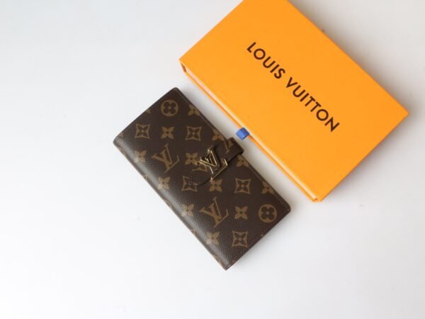 LOUIS VUITTON Vertical Wallet M81367