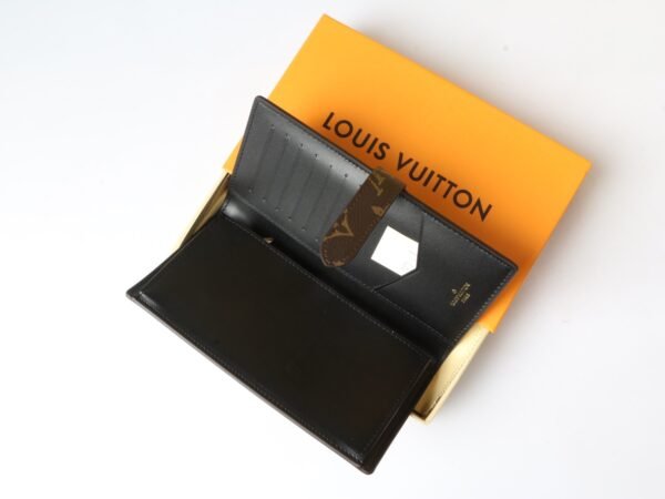 LOUIS VUITTON Vertical Wallet M81367