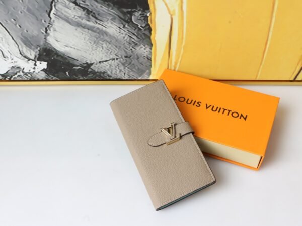 M81367 (2) LOUIS VUITTON Vertical Wallet M81367