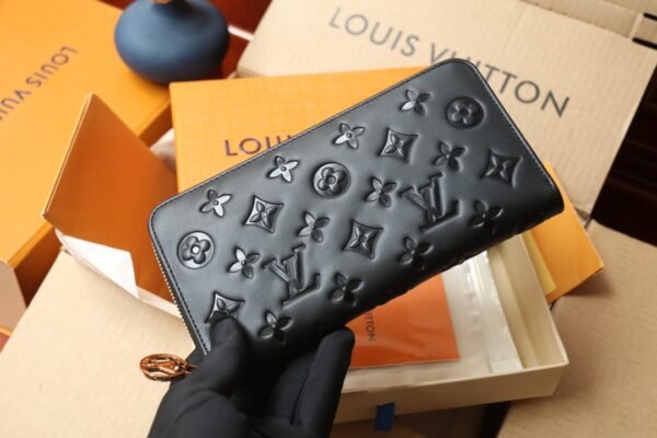 LOUIS VUITTON Zippy Wallet M81510