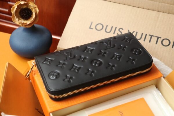 LOUIS VUITTON Zippy Wallet M81510