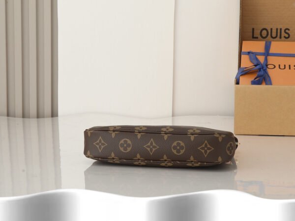 M82766 (2) LOUIS VUITTON Pochette Accessoires