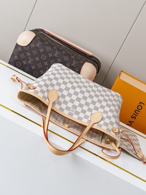 LOUIS VUITTON Neverfull PM