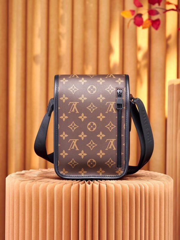 m46442 (5) Archy Small Messenger Bag M46442