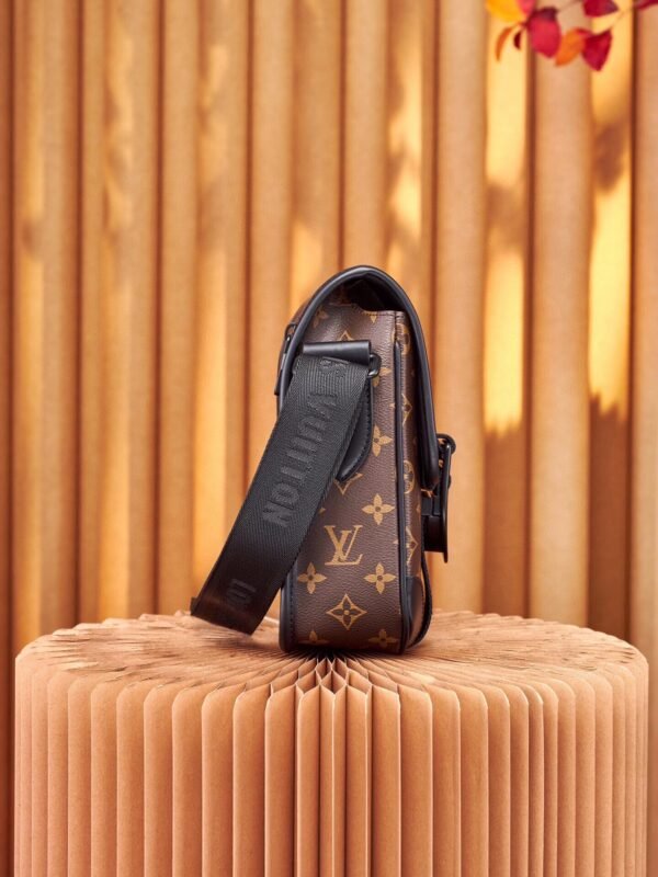 m46442 (6) Archy Small Messenger Bag M46442