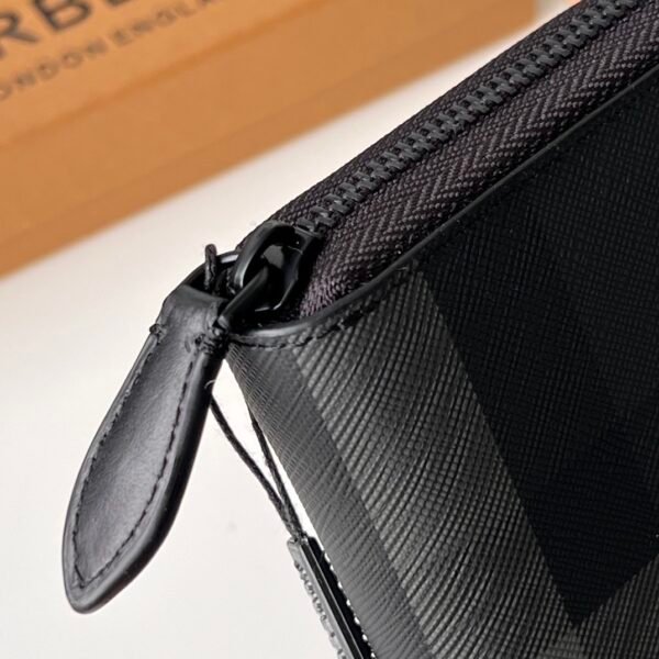 p80702541 (6) Burberry Check zipper wallet charcoal gray p80702541