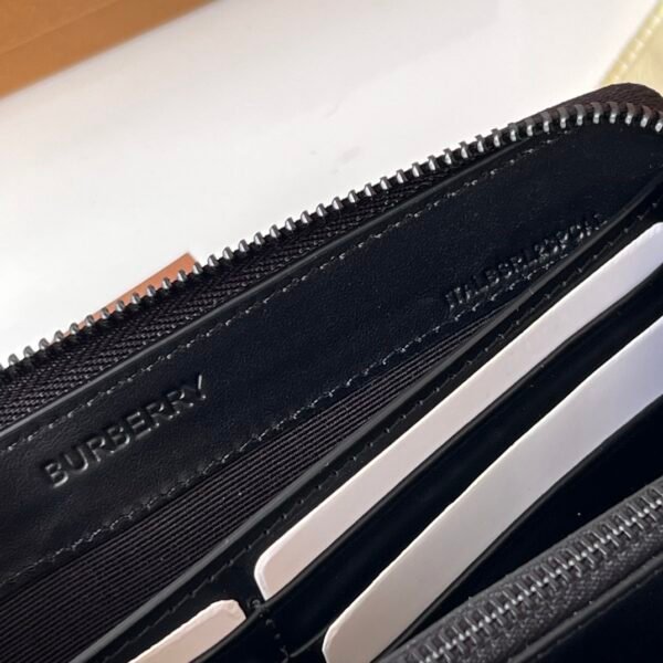 p80702541 (9) Burberry Check zipper wallet charcoal gray p80702541