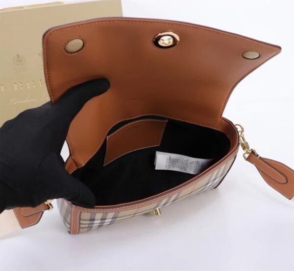 p80920481 (10) Burberry Top handle Note bag p80920481