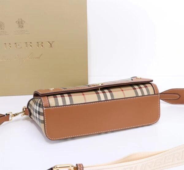 p80920481 (7) Burberry Top handle Note bag p80920481
