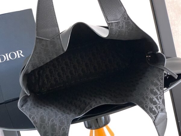 1LLSH276KEC_HOON (7) Dior Privé handbag