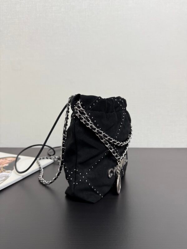 CHANEL 22 MINI HANDBAG